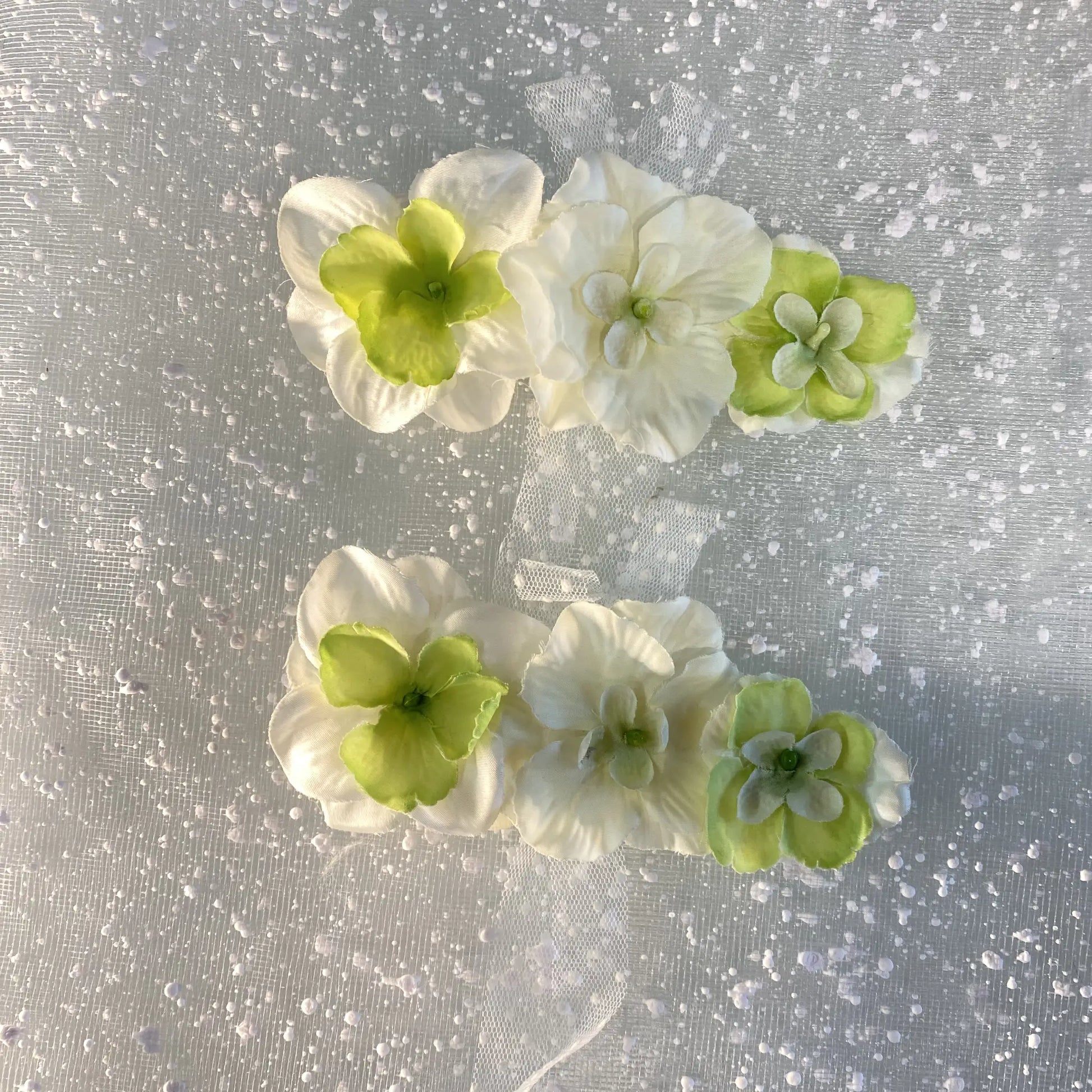 Fiori decorativi con spilla per abito cerimonia bambina
