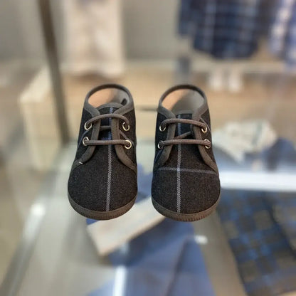 Scarpine stringate neonato in tessuto grigio antracite a quadri con suola flessibile in OUTLET