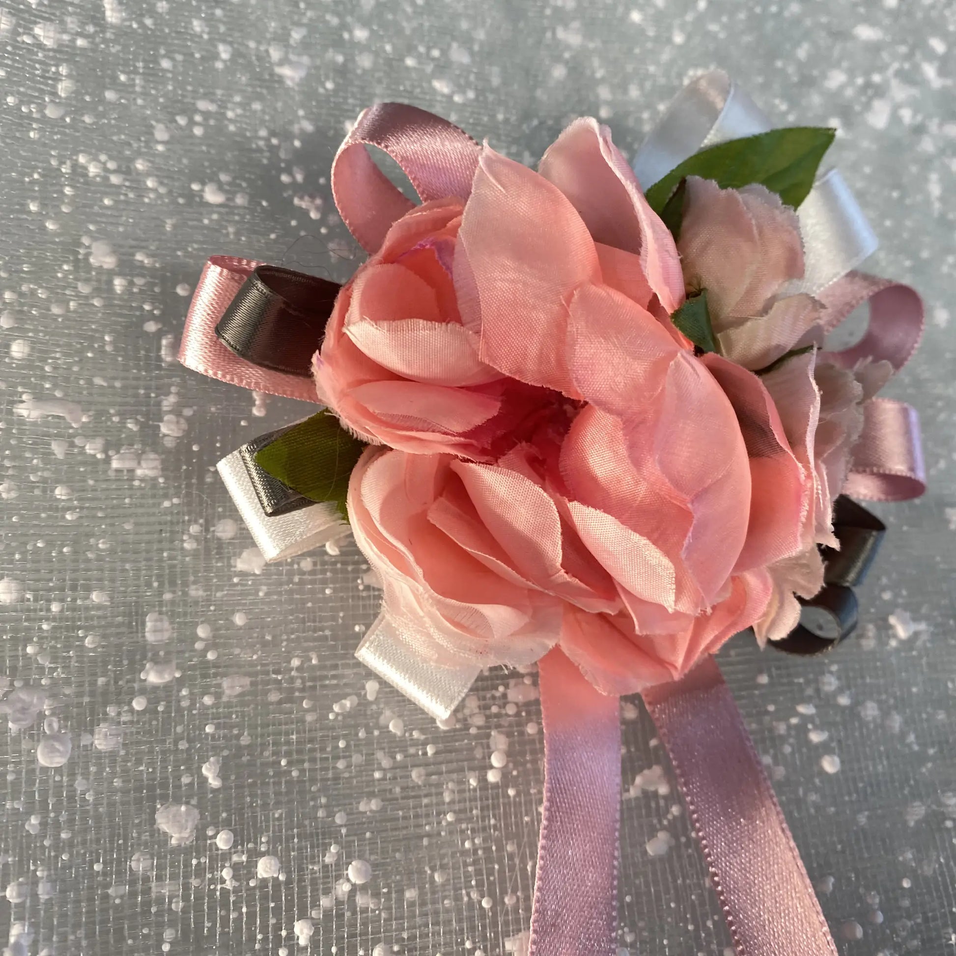 Spilla bouquet in tessuto per abiti eleganti da bambina