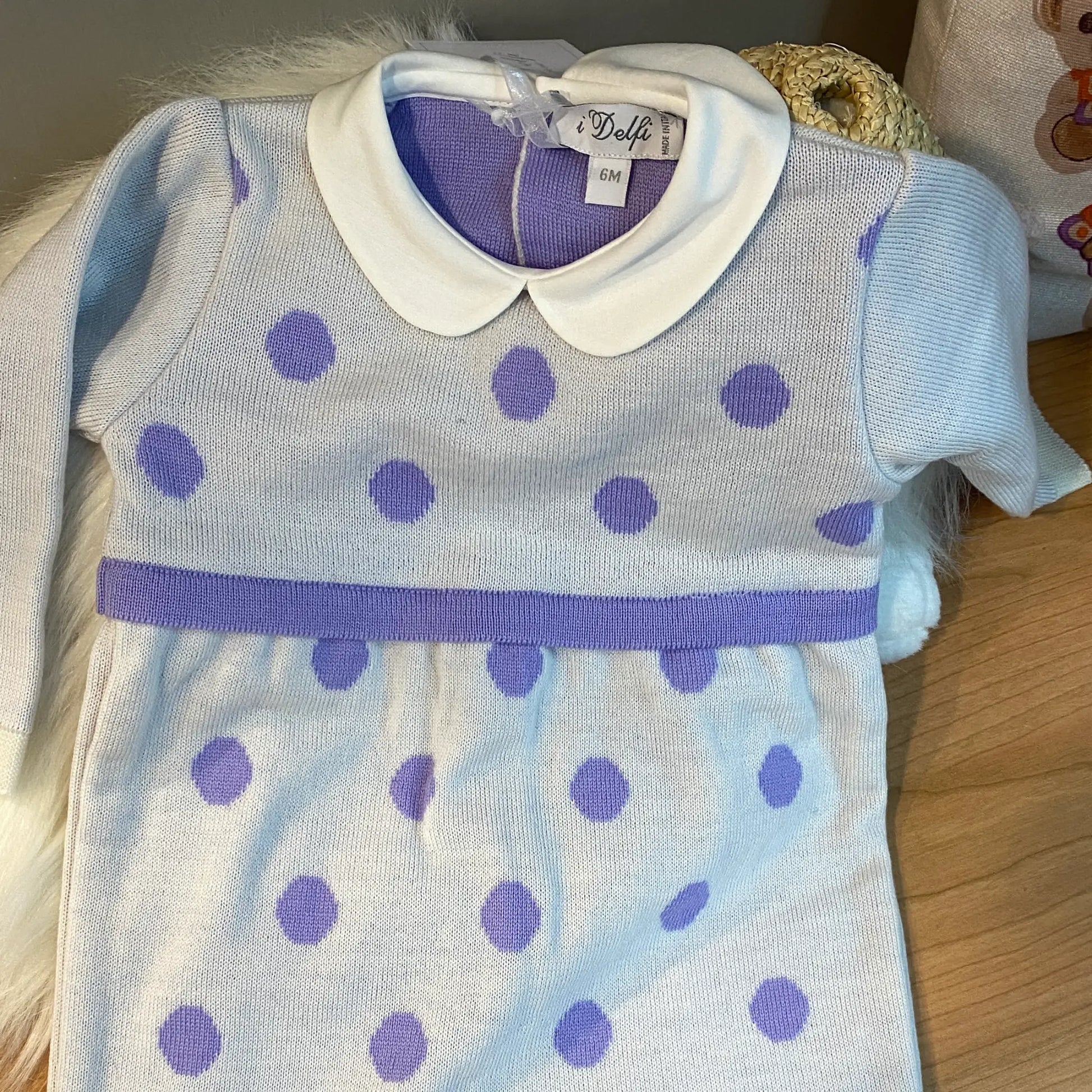 Tutina intera panna con pois lilla per neonata in sconto outlet