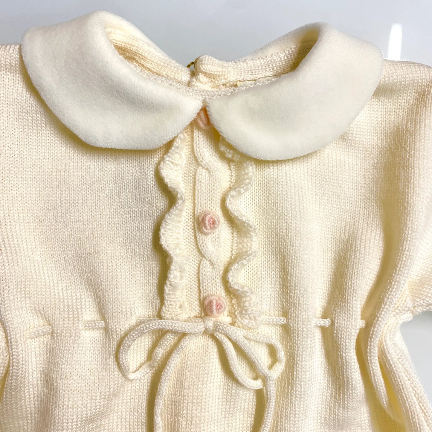 Tutone intero elegante per neonata scontata