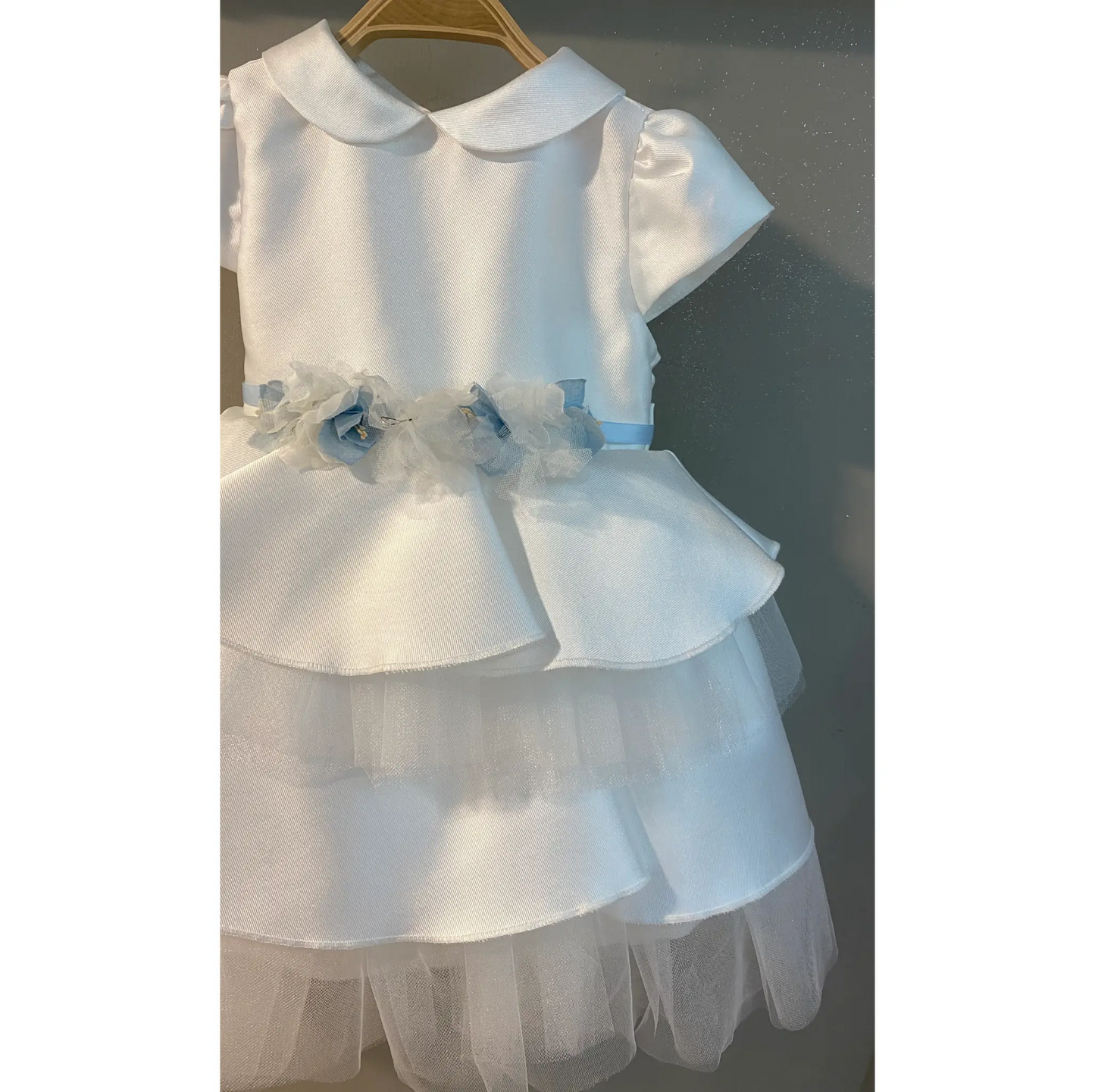 Vestito da battesimo per bambina, eleganza in bianco